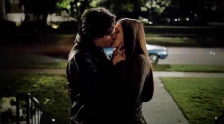 The Vampire Diaries: il bacio tra tra Elena e Damon e la reazione della Hunziker